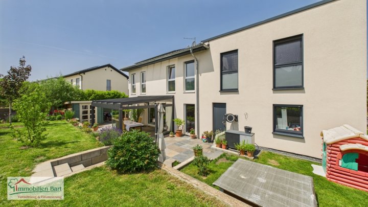 FAMILIENGLÜCK MIT PV ANLAGE IN WINCHERINGEN, VIA À VIS L-WORMELDANGE!