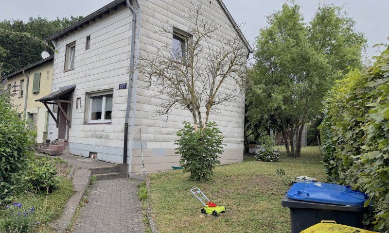 Kleines gemütliches teilsaniertes Reihenendhaus mit schönem Garten in ruhiger Lage