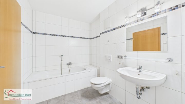 GRENZE L-SCHENGEN: WOHNUNG MIT 2 GARAGEN IN TOP WOHNLAGE!