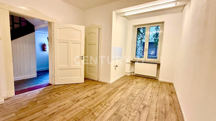 Schicke Stadtvilla in Riegelsberg auf 340m² Wohnfl., 1400m² Grundst. und einer Ladenfläche von 100m²
