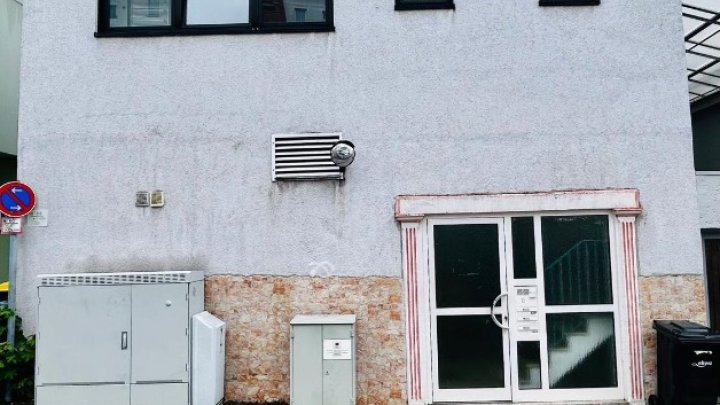 Architektonisches Zweifamilienhaus mit Pizzeria und Gewerbeeinheit  – extravagant & einzigartig!