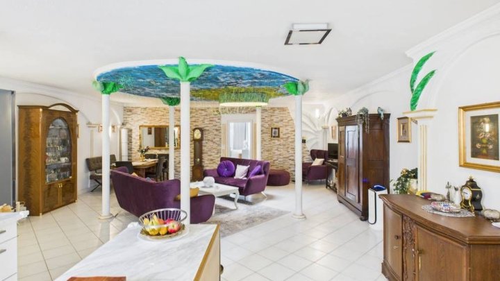 Architektonisches Zweifamilienhaus mit Pizzeria und Gewerbeeinheit  – extravagant & einzigartig!