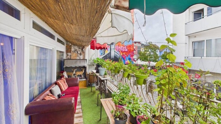 Architektonisches Zweifamilienhaus mit Pizzeria und Gewerbeeinheit  – extravagant & einzigartig!