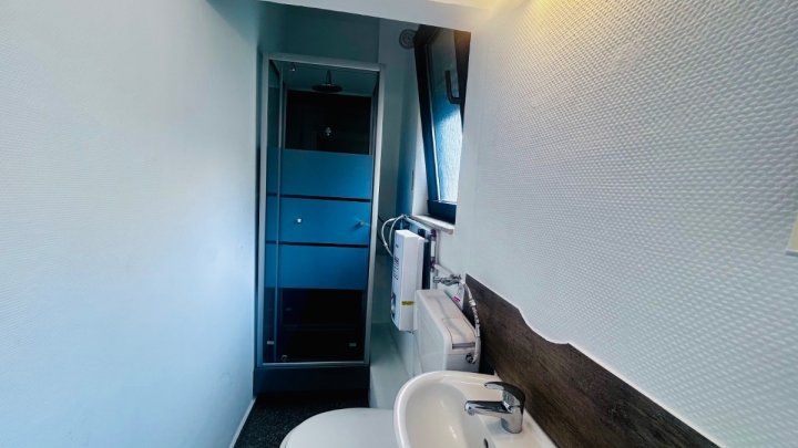 Architektonisches Zweifamilienhaus mit Pizzeria und Gewerbeeinheit  – extravagant & einzigartig!