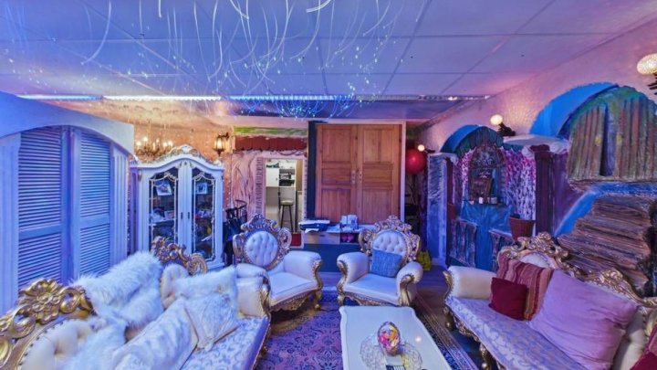 Architektonisches Zweifamilienhaus mit Pizzeria und Gewerbeeinheit  – extravagant & einzigartig!