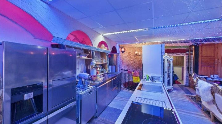 Architektonisches Zweifamilienhaus mit Pizzeria und Gewerbeeinheit  – extravagant & einzigartig!