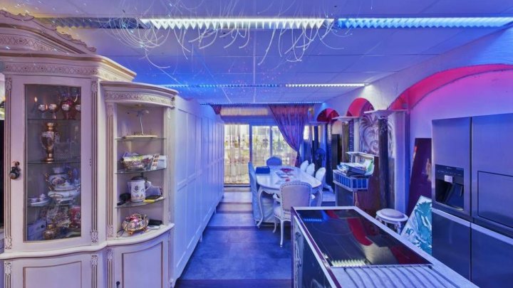 Architektonisches Zweifamilienhaus mit Pizzeria und Gewerbeeinheit  – extravagant & einzigartig!