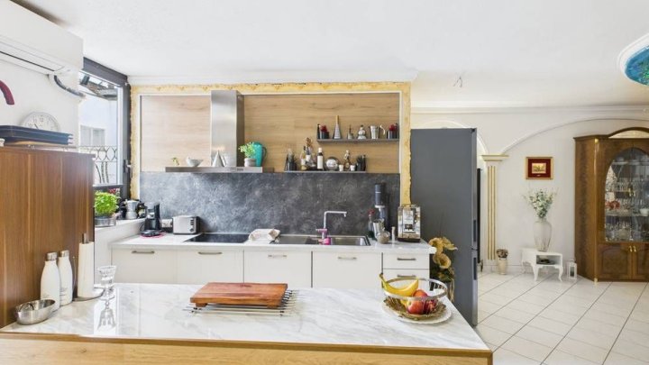 Architektonisches Zweifamilienhaus mit Pizzeria und Gewerbeeinheit  – extravagant & einzigartig!