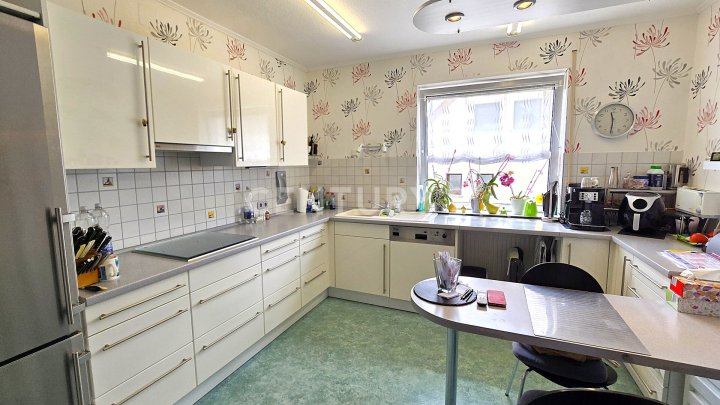 Sehr attraktives 1-2 Familienhaus, MFH mit großen Balkonen, Doppelgarage und Garten in SB- Scheidt