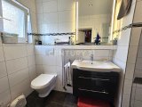 Neuwertiges Badezimmer im OG. 