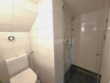 Bodenebene Dusche des Badezimmers im UG