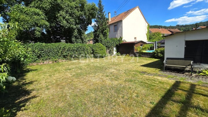 Sehr attraktives 1-2 Familienhaus, MFH mit großen Balkonen, Doppelgarage und Garten in SB- Scheidt