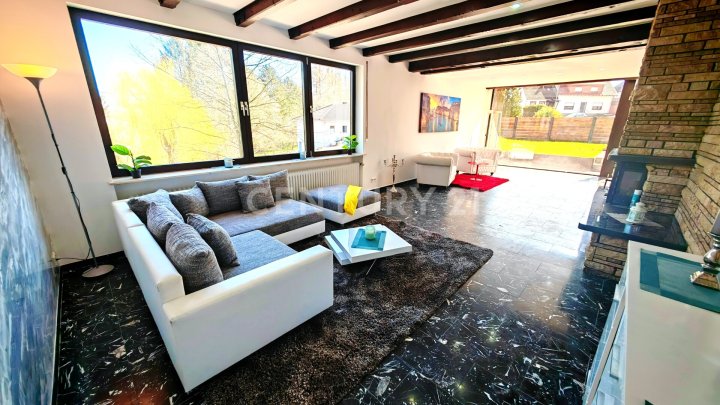 Traumhaft sanierte 300m² Villa mit Einliegerwohnung oder Büro, und großer Garage