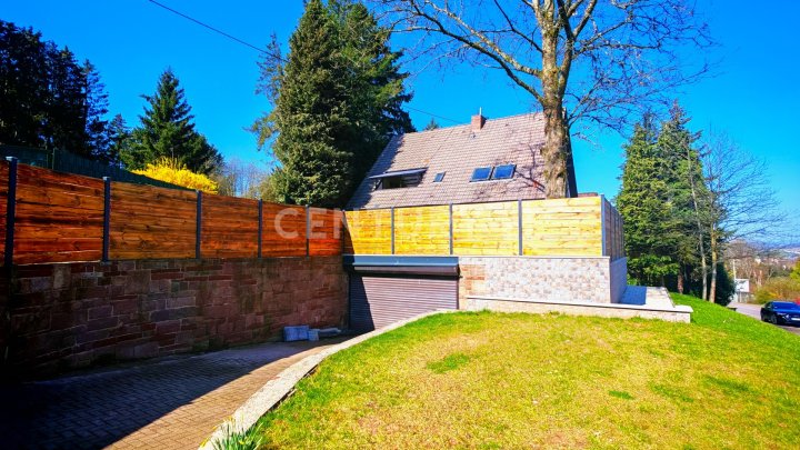 Traumhaft sanierte 300m² Villa mit Einliegerwohnung oder Büro, und großer Garage