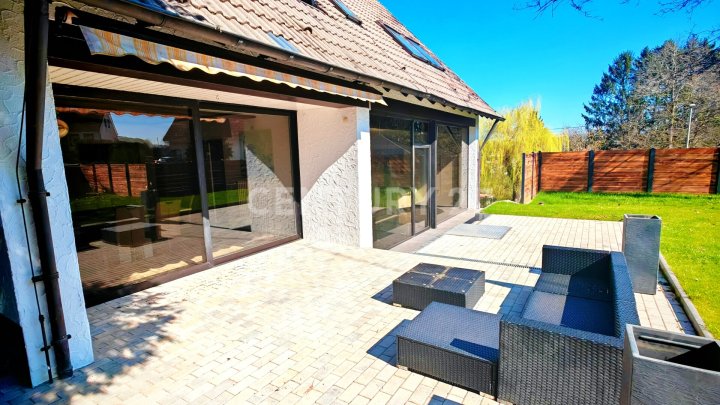 Traumhaft sanierte 300m² Villa mit Einliegerwohnung oder Büro, und großer Garage