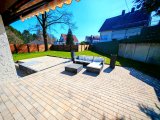 Neu angelegter Garten mit groÃer