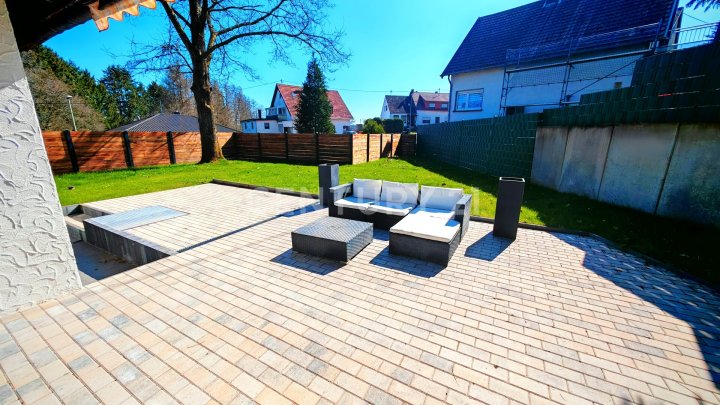 Traumhaft sanierte 300m² Villa mit Einliegerwohnung oder Büro, und großer Garage
