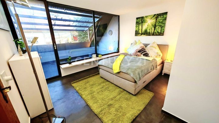 Traumhaft sanierte 300m² Villa mit Einliegerwohnung oder Büro, und großer Garage