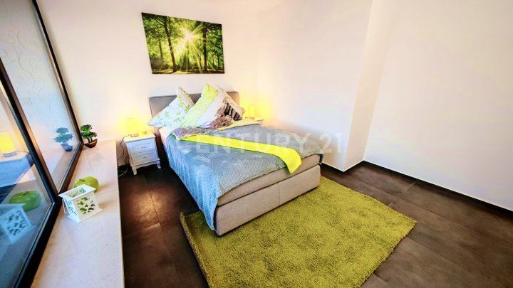 Traumhaft sanierte 300m² Villa mit Einliegerwohnung oder Büro, und großer Garage
