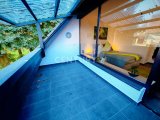 mit Balkon