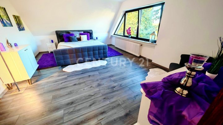 Traumhaft sanierte 300m² Villa mit Einliegerwohnung oder Büro, und großer Garage