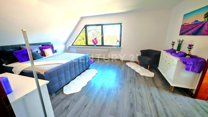 Traumhaft sanierte 300m² Villa mit Einliegerwohnung oder Büro, und großer Garage