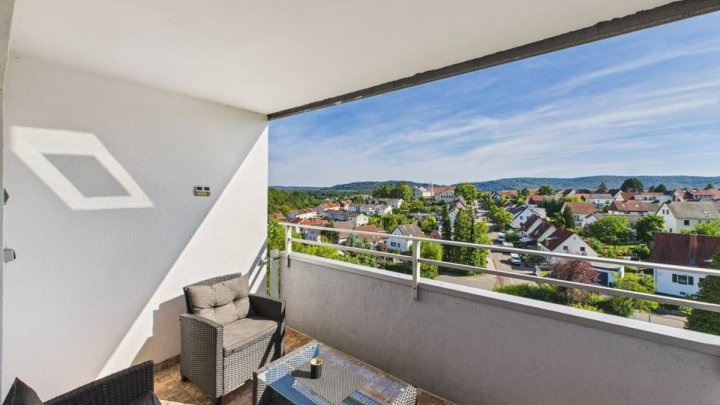 Modernisierte 4-Zimmer-Eigentumswohnung mit 104 m², Fußbodenheizung und Garage