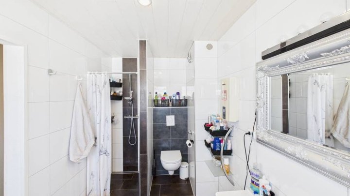 Modernisierte 4-Zimmer-Eigentumswohnung mit 104 m², Fußbodenheizung und Garage