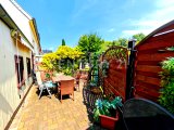 Terrasse hinterm Haus
