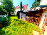 toller Garten mit Häuschen