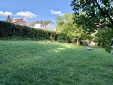 großer umzäunter Garten