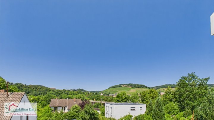 CHARMANTE PENTHOUSE WOHNUNG IN SAARBURG!