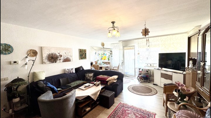 Großzügige Eigentumswohnung mit Fernblick in Saarbrücken - Uni Nähe