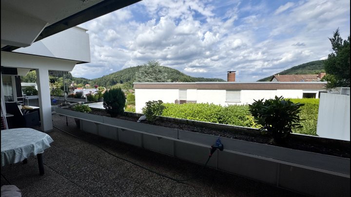 Großzügige Eigentumswohnung mit Fernblick in Saarbrücken - Uni Nähe