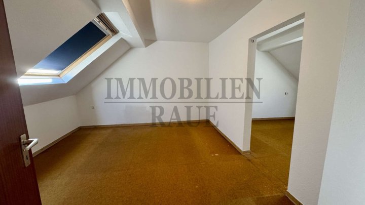 GEPFLEGTES, FREISTEHENDES 1 FAMILIENHAUS MIT GARTEN UND 2 GARAGEN IN SULZBACH - SOFORT FREI