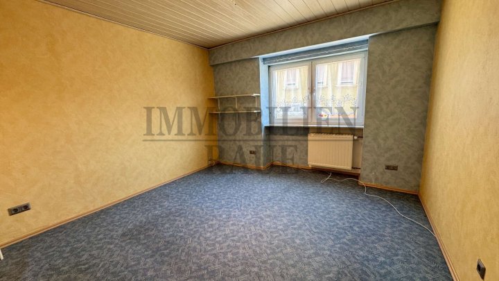 GEPFLEGTES, FREISTEHENDES 1 FAMILIENHAUS MIT GARTEN UND 2 GARAGEN IN SULZBACH - SOFORT FREI