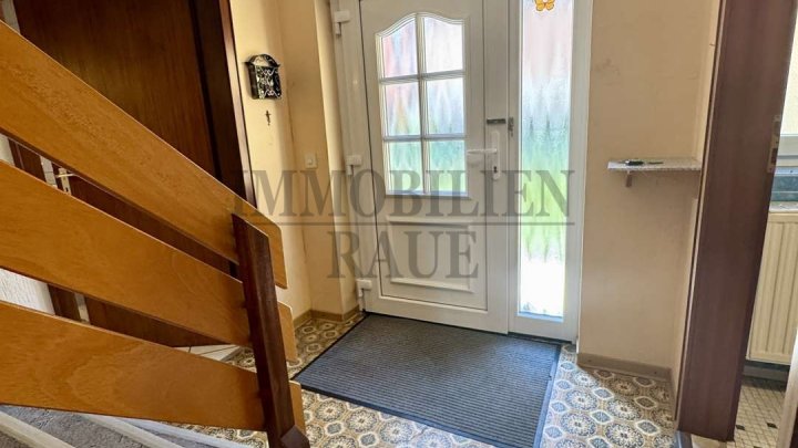 GEPFLEGTES, FREISTEHENDES 1 FAMILIENHAUS MIT GARTEN UND 2 GARAGEN IN SULZBACH - SOFORT FREI