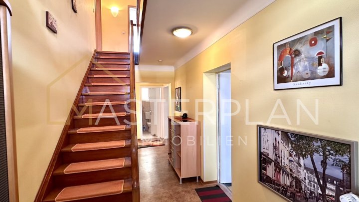 Einfamilienhaus mit Garten und PV Anlage