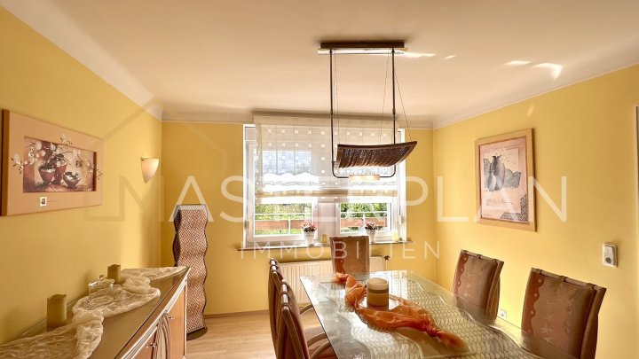 Einfamilienhaus mit Garten und PV Anlage