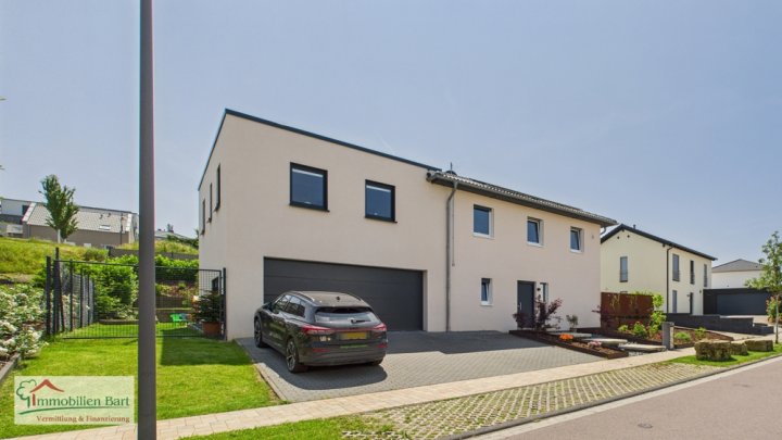 VIS À VIS L-WORMELDANGE: FAMILIENGLÜCK MIT PV ANLAGE IN WINCHERINGEN!