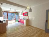 Gegenseite der großen Küche mit Zugang zum Balkon