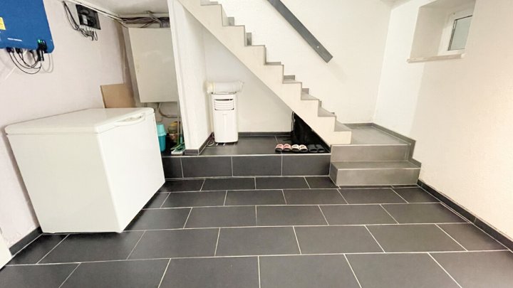 Familienfreundliches Einfamilienhaus mit Photovoltaik, Stellplätzen und Garten