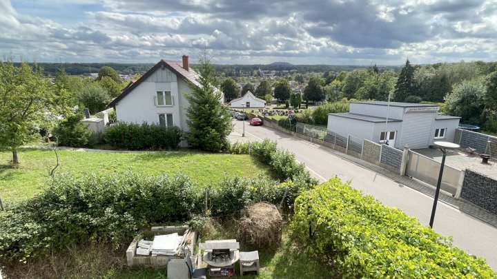 Familienfreundliches Einfamilienhaus mit Photovoltaik, Stellplätzen und Garten