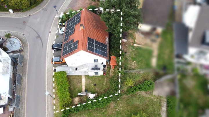 Familienfreundliches Einfamilienhaus mit Photovoltaik, Stellplätzen und Garten