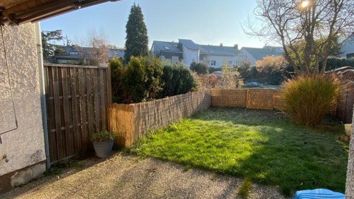 Gepflegtes Reihenhaus, stadtnah mit Garten und eigener Garage