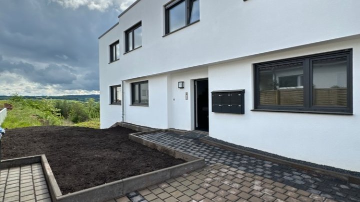 Neuwertiges Penthouse mit EBK + 3 Stellplätzen in Energie-Effizienzhaus
