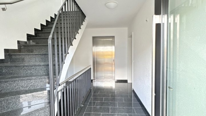 Neuwertiges Penthouse mit EBK + 3 Stellplätzen in Energie-Effizienzhaus