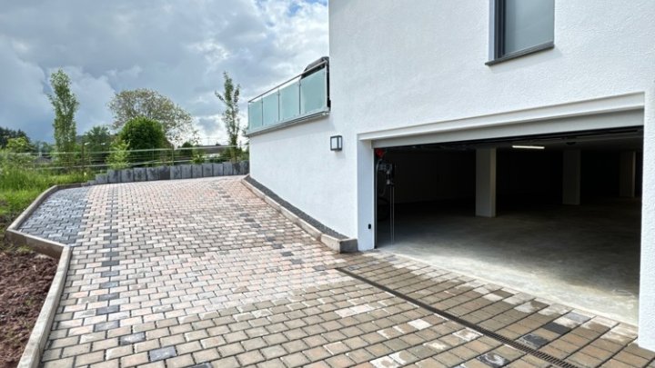 Neuwertiges Penthouse mit EBK + 3 Stellplätzen in Energie-Effizienzhaus