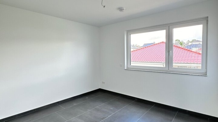 Neuwertiges Penthouse mit EBK + 3 Stellplätzen in Energie-Effizienzhaus