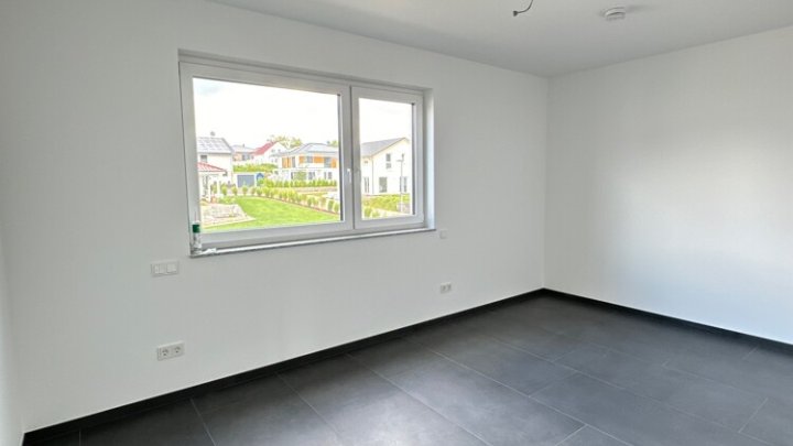 Neuwertiges Penthouse mit EBK + 3 Stellplätzen in Energie-Effizienzhaus